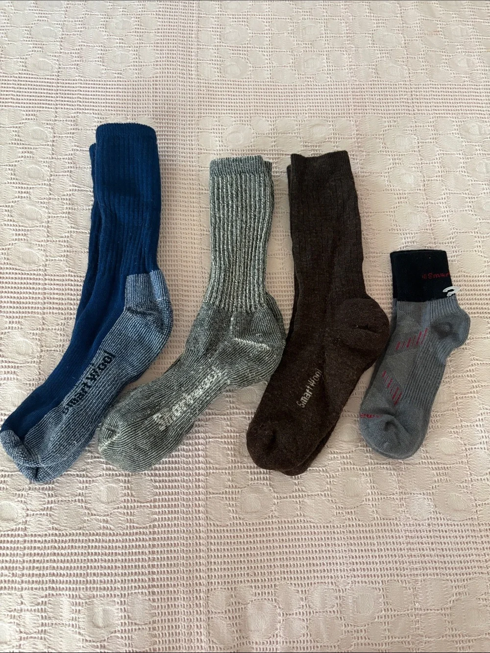 4 pairs smartwool socks